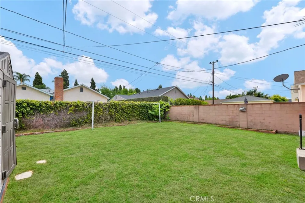 4432 Iroquois Lakewood, CA 90713
