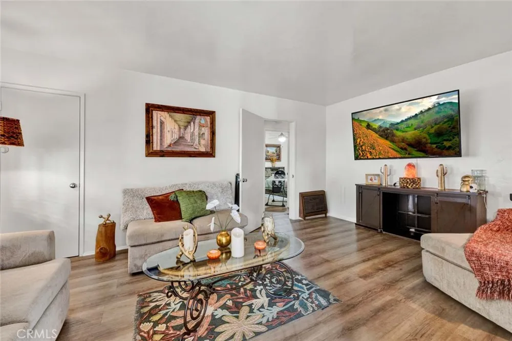 4432 Iroquois Lakewood, CA 90713
