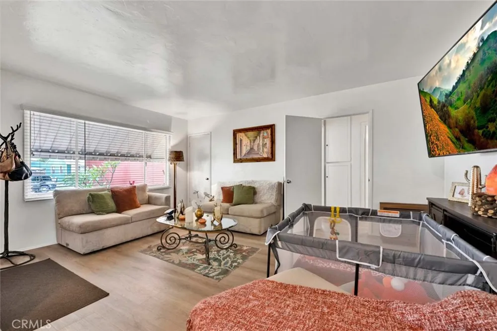 4432 Iroquois Lakewood, CA 90713