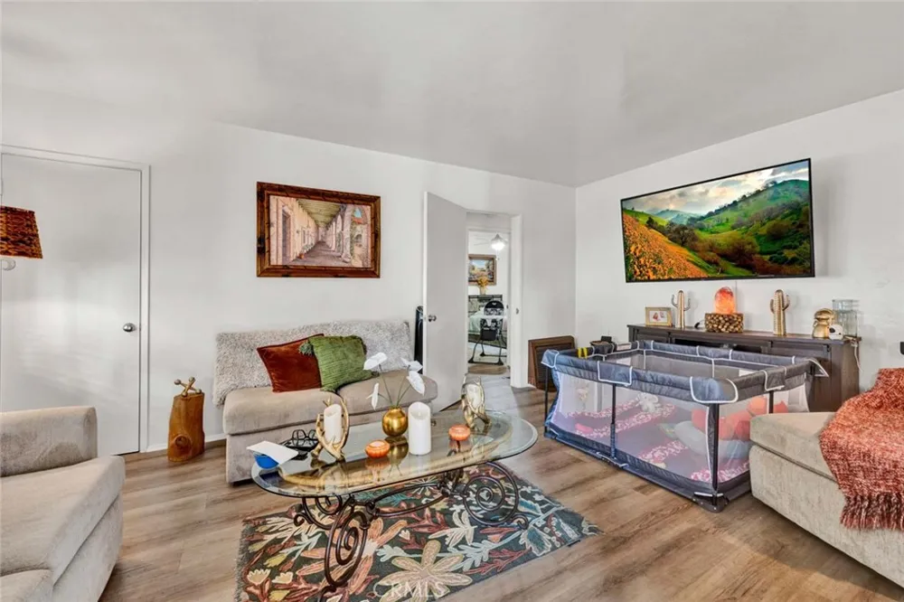 4432 Iroquois Lakewood, CA 90713