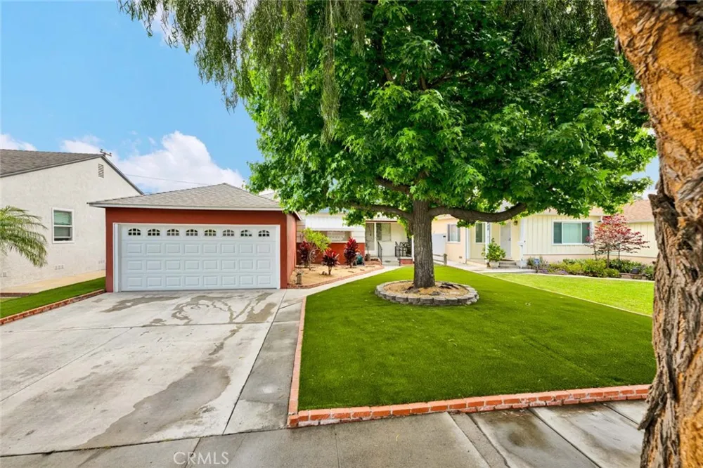 4432 Iroquois Lakewood, CA 90713