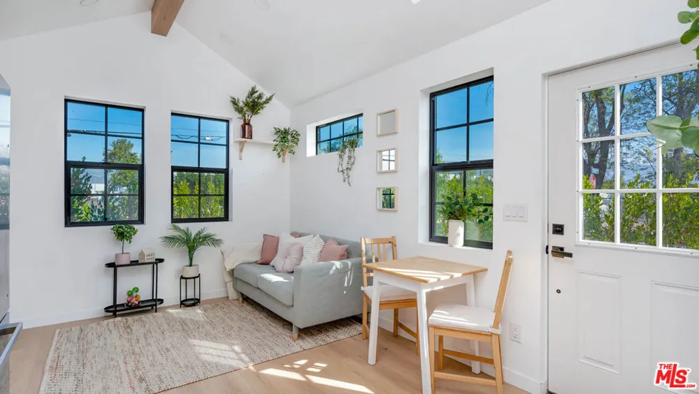 6761 Case Ave Avenue North Hollywood, CA 91606