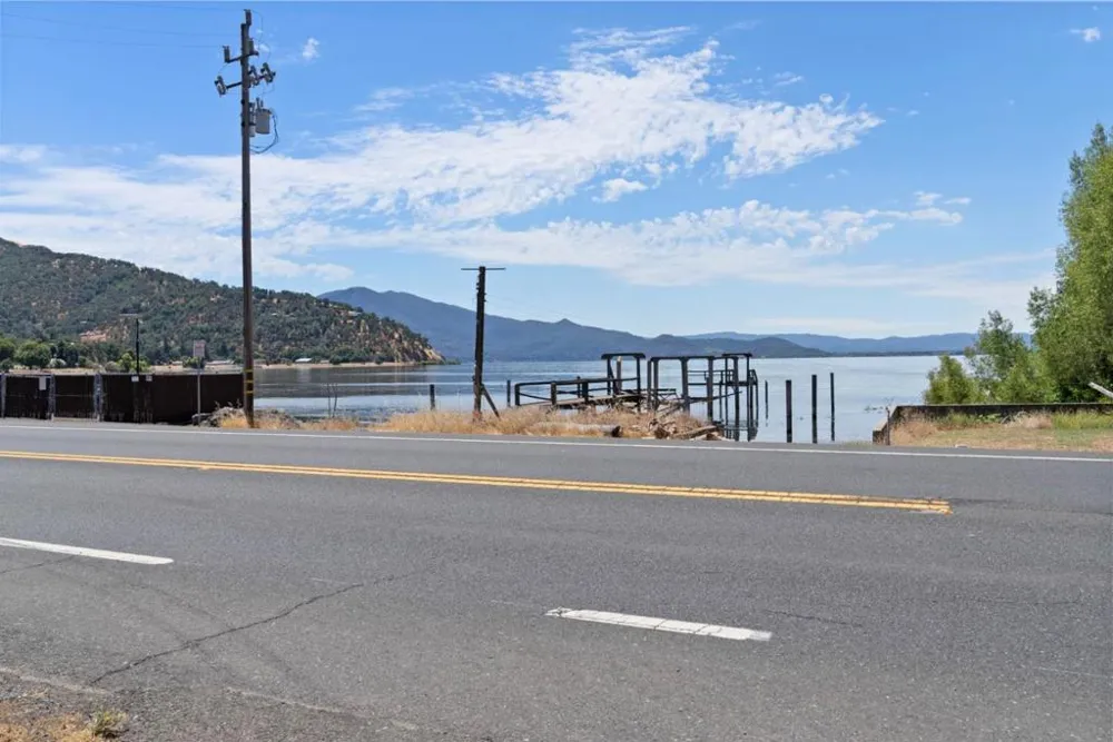 6726 Lakeshore Boulevard Lucerne, CA 95458