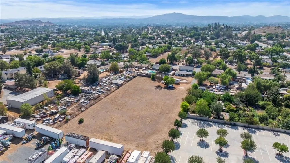 10555 Robinson Riverside, CA 92505
