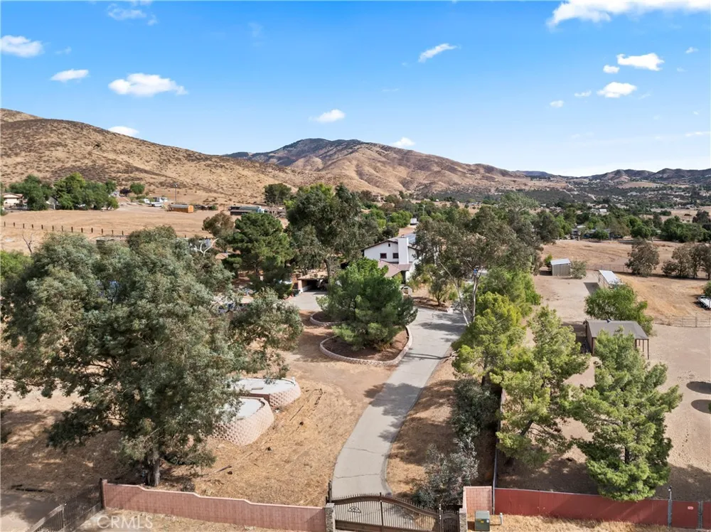 35640 Dormer Road Agua Dulce, CA 91390