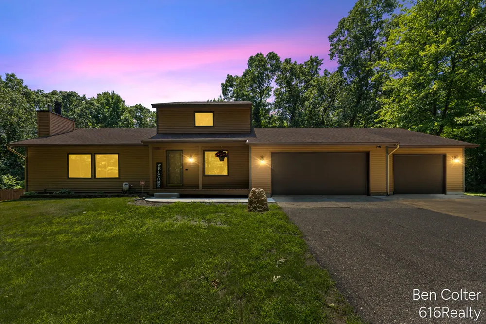 3161 Emberwood Drive SE Lowell, MI 49331