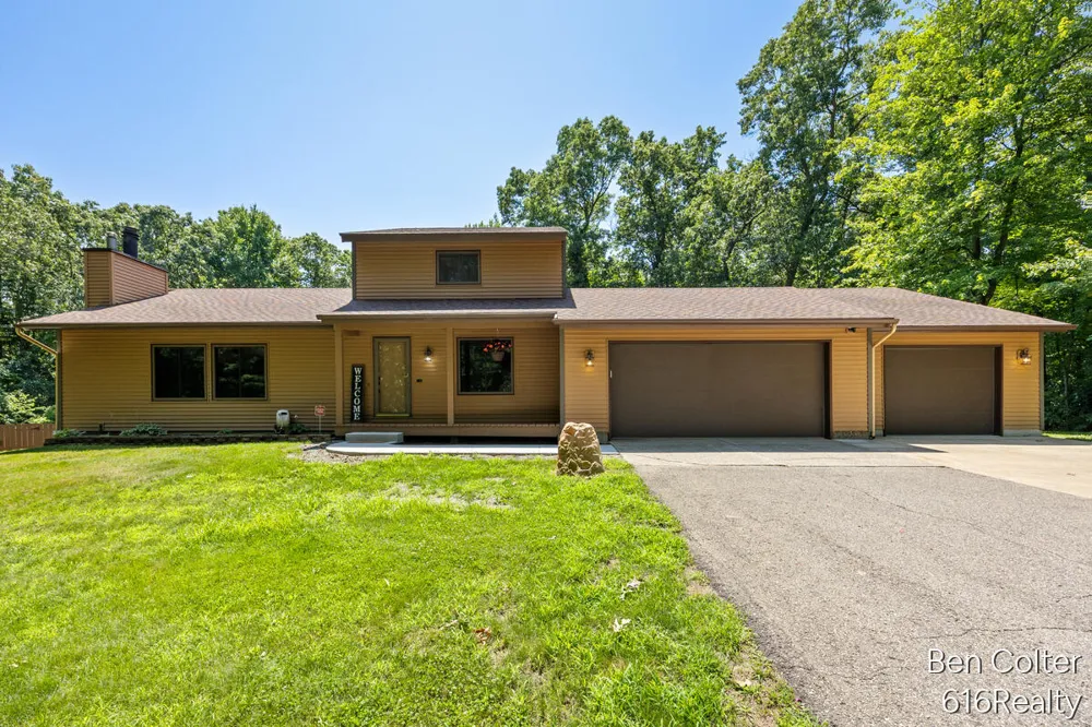 3161 Emberwood Drive SE Lowell, MI 49331