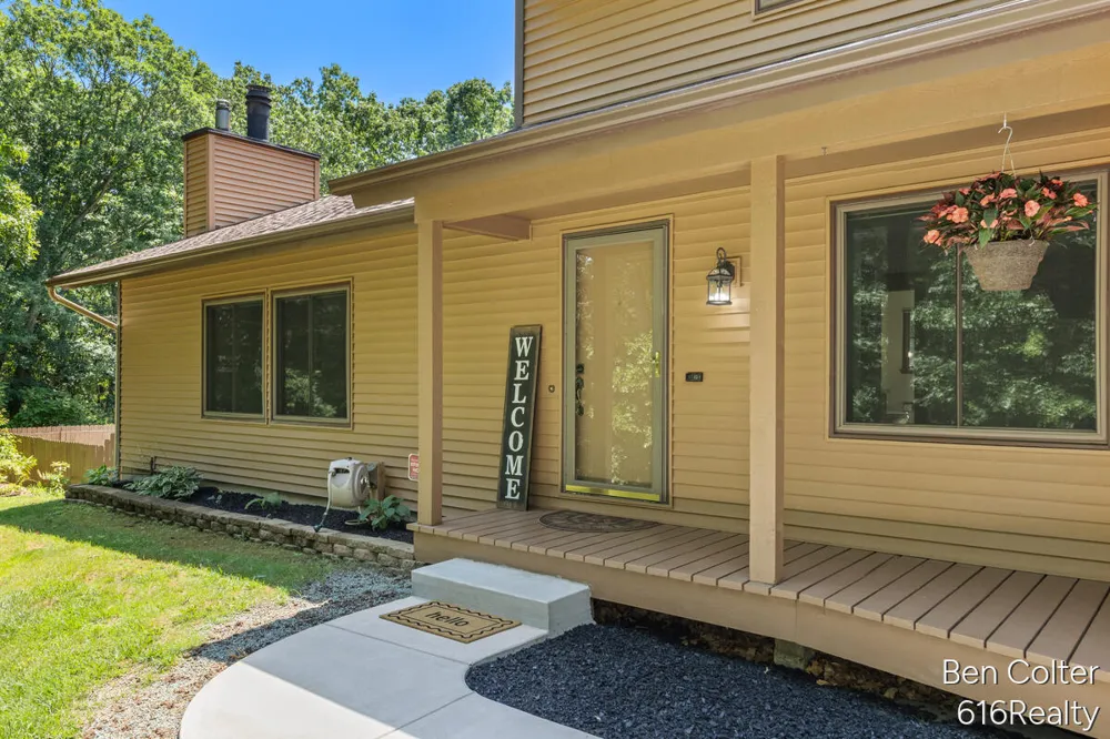 3161 Emberwood Drive SE Lowell, MI 49331