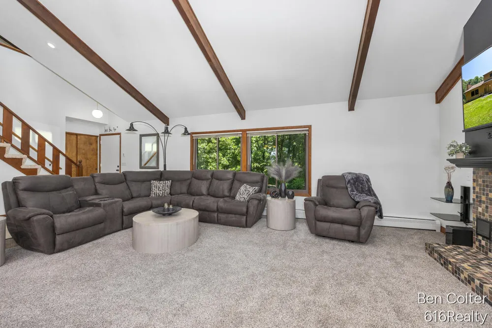 3161 Emberwood Drive SE Lowell, MI 49331