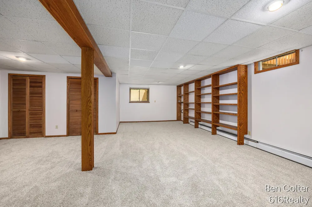 3161 Emberwood Drive SE Lowell, MI 49331
