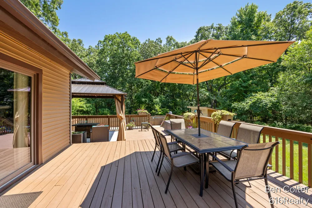 3161 Emberwood Drive SE Lowell, MI 49331