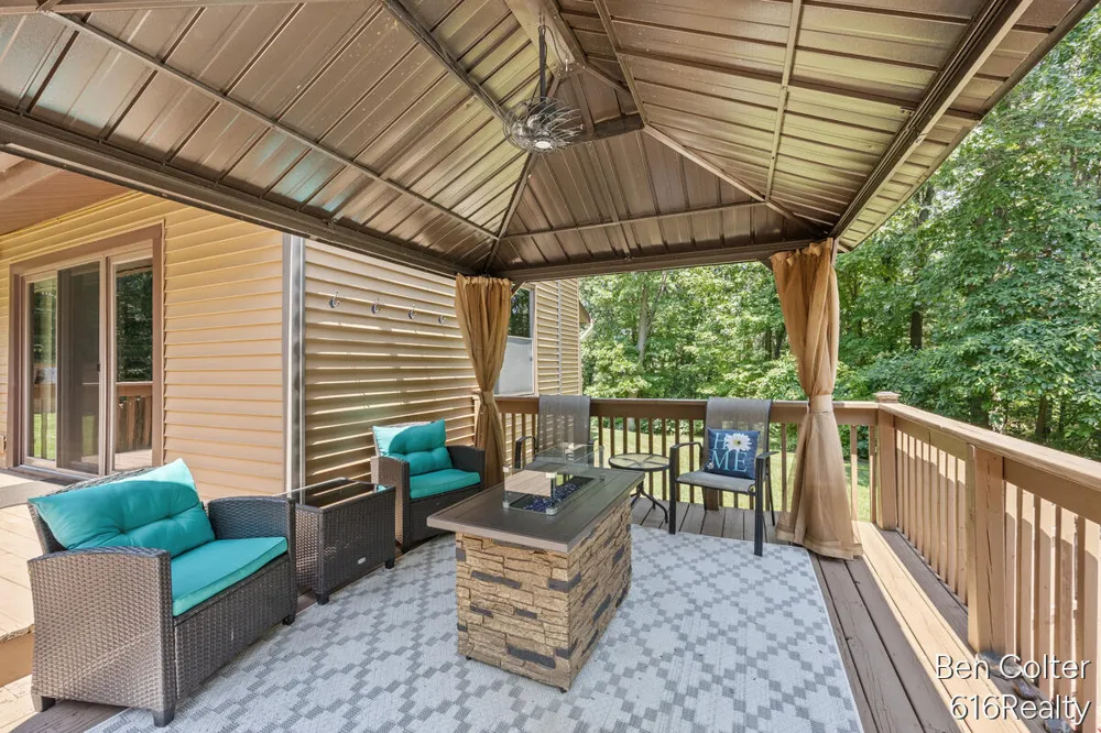 3161 Emberwood Drive SE Lowell, MI 49331