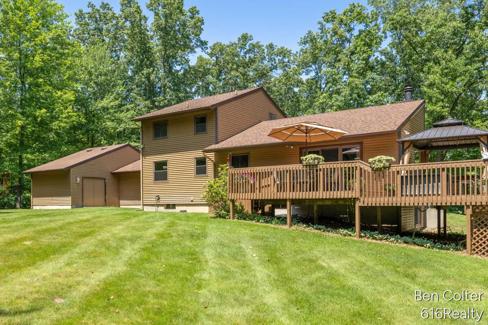 3161 Emberwood Drive SE Lowell, MI 49331