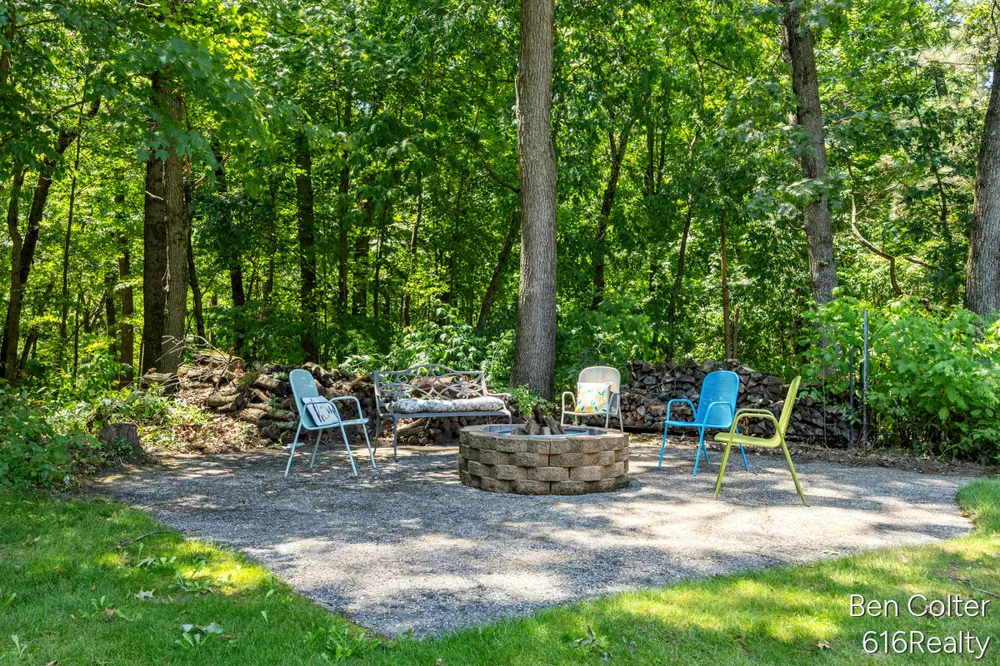 3161 Emberwood Drive SE Lowell, MI 49331