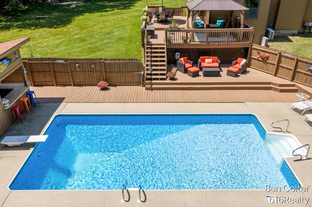3161 Emberwood Drive SE Lowell, MI 49331