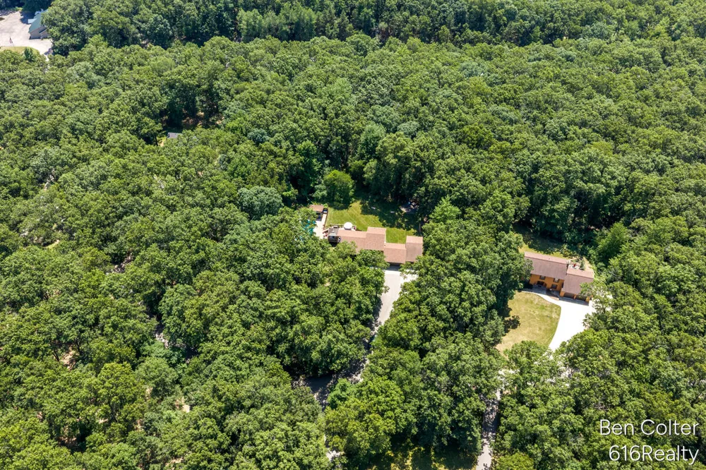 3161 Emberwood Drive SE Lowell, MI 49331