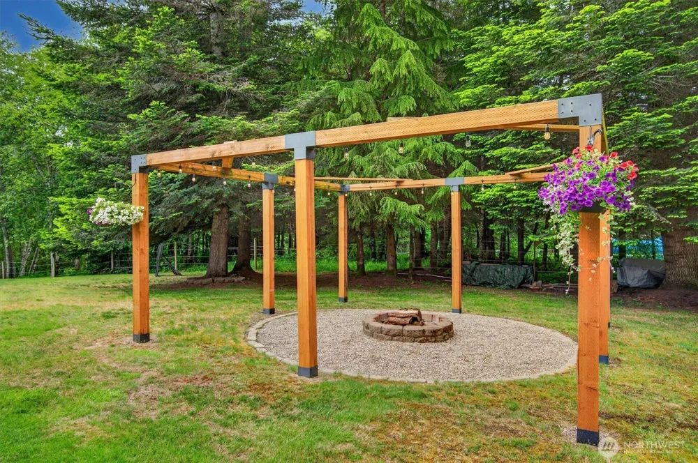 47 Sun Crest Lane Cathlamet, WA 98612
