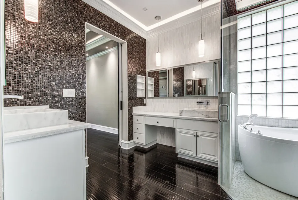 1917 Lakecliff Hills Lane Austin, TX 78732
