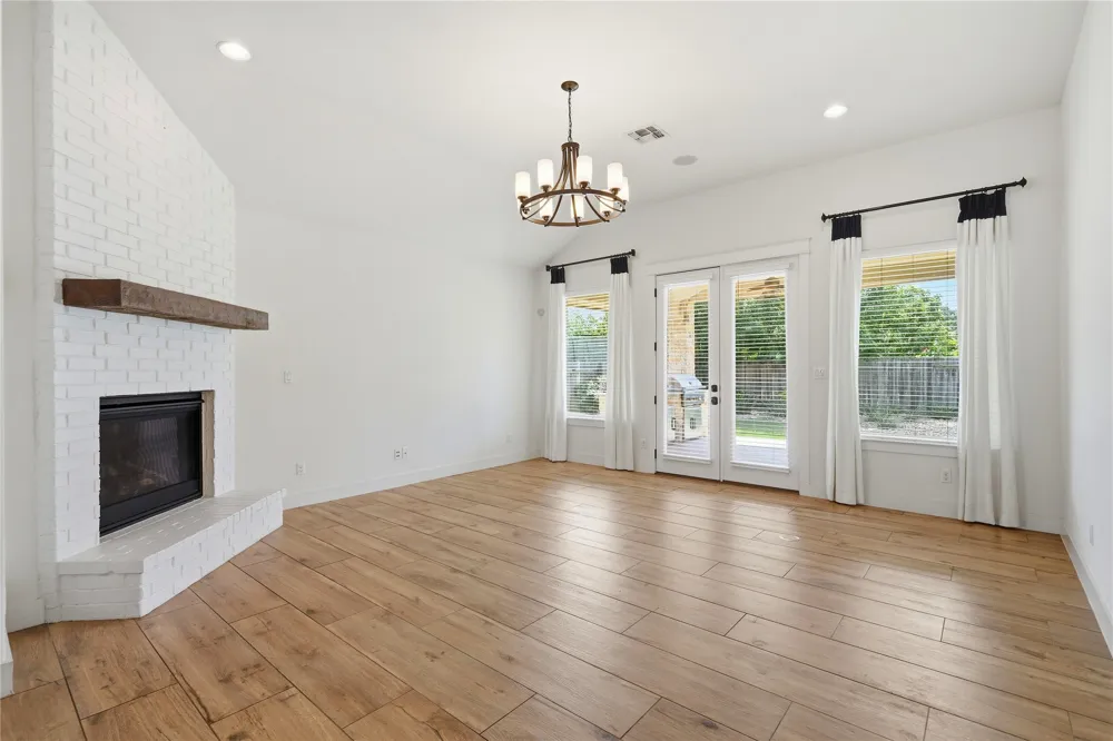 70 Santa Maria Street Georgetown, TX 78628