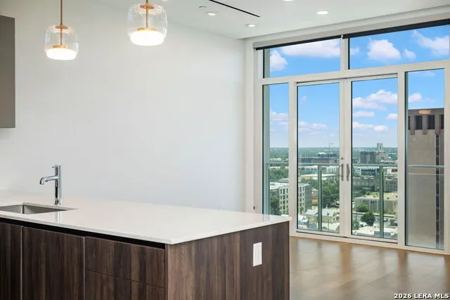 123 Lexington Ave #APT 1205 San Antonio, TX 78205