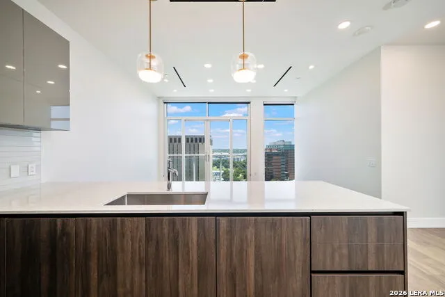 123 Lexington Ave #APT 1205 San Antonio, TX 78205