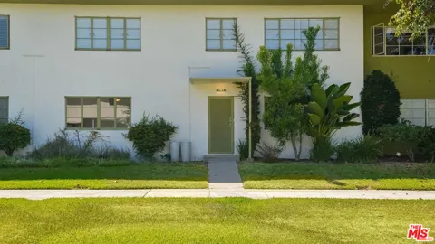 5262 Village Green