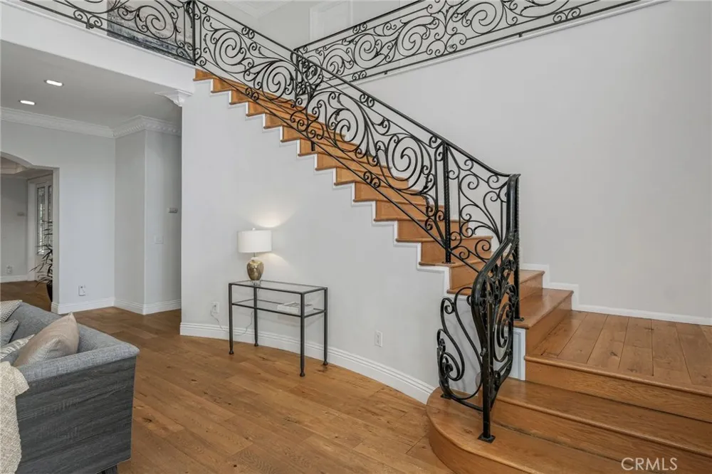 16459 Otsego Street Encino, CA 91436