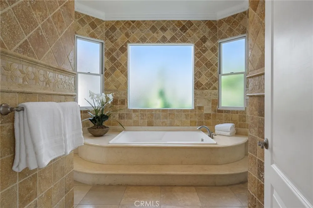 16459 Otsego Street Encino, CA 91436