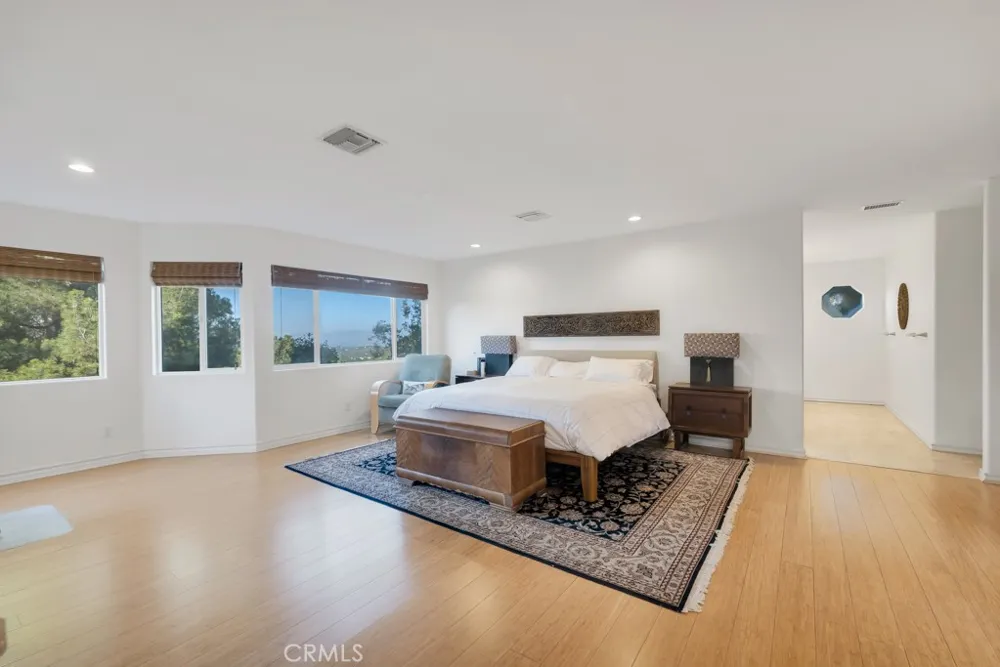 23691 Aster Trail Calabasas, CA 91302