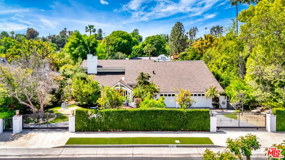 5441 Calvin Avenue Tarzana, CA 91356