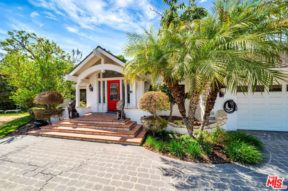 5441 Calvin Avenue Tarzana, CA 91356