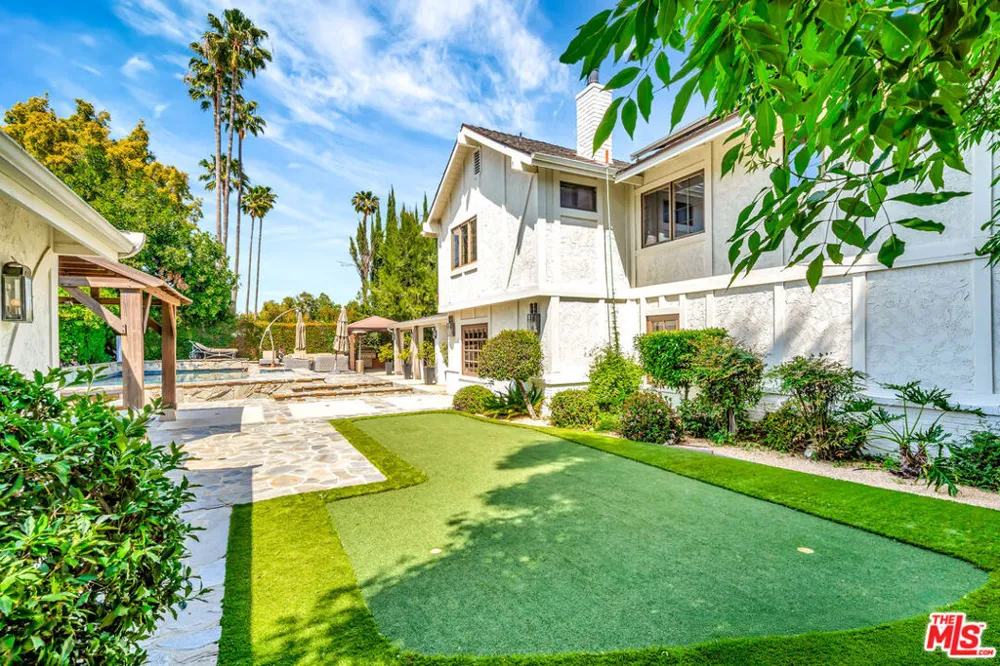 5441 Calvin Avenue Tarzana, CA 91356