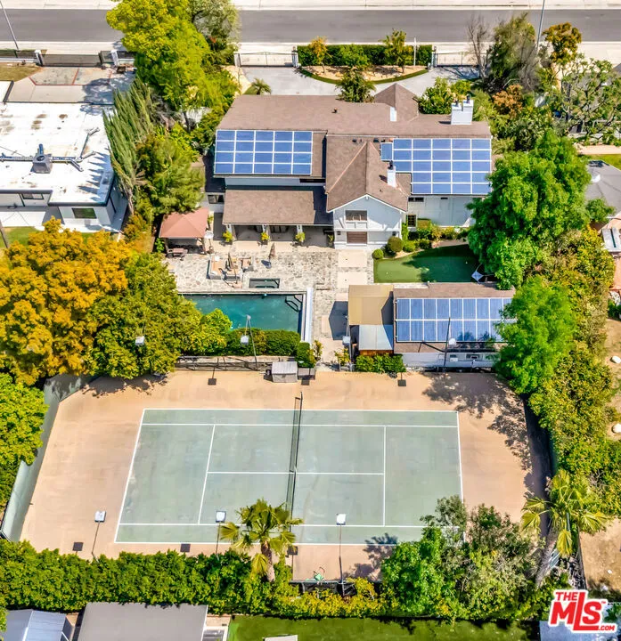 5441 Calvin Avenue Tarzana, CA 91356