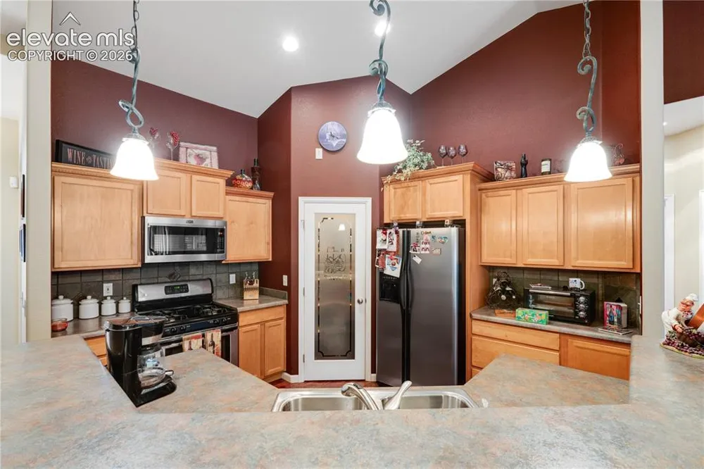777 E Woodleaf Drive Pueblo, CO 81007