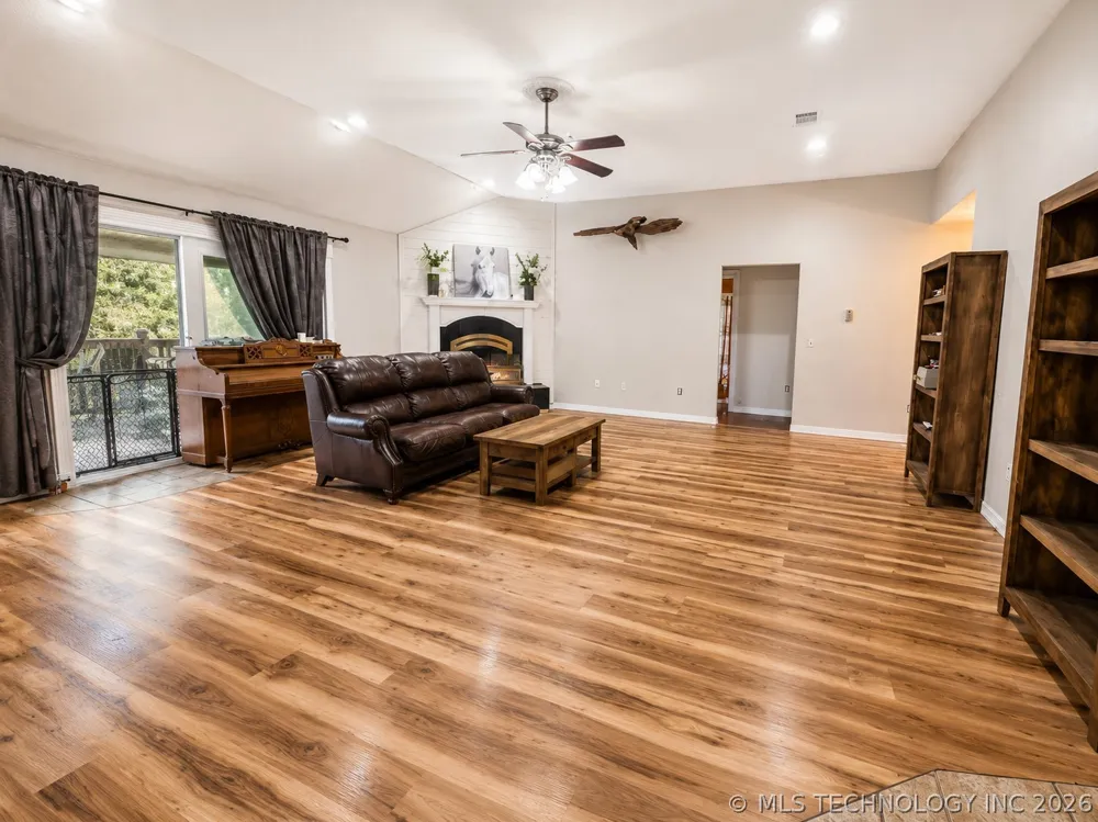 9735 E Sandy Creek Road Coleman, OK 73432