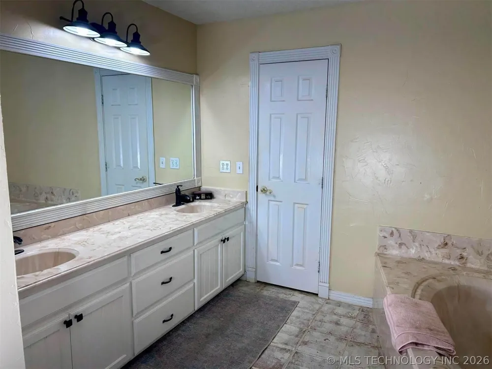 9735 E Sandy Creek Road Coleman, OK 73432