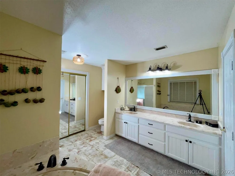 9735 E Sandy Creek Road Coleman, OK 73432