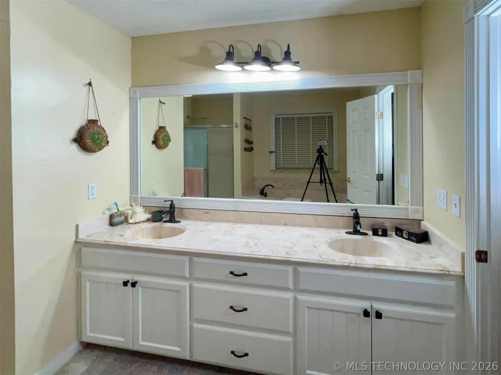 9735 E Sandy Creek Road Coleman, OK 73432