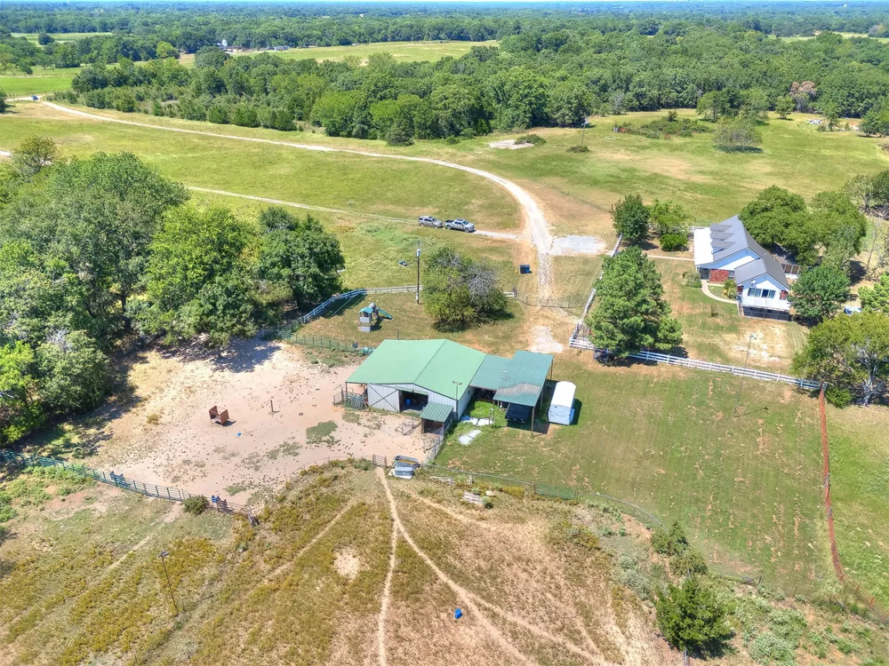 9735 E Sandy Creek Road Coleman, OK 73432