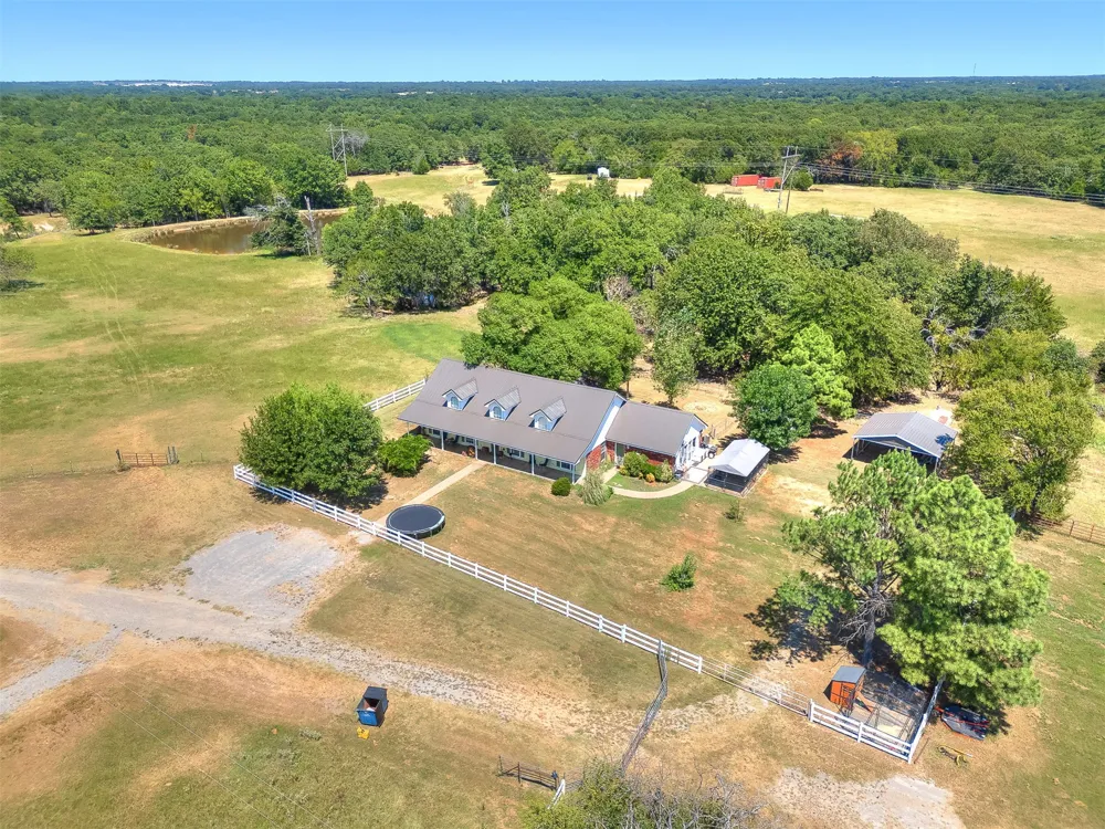 9735 E Sandy Creek Road Coleman, OK 73432
