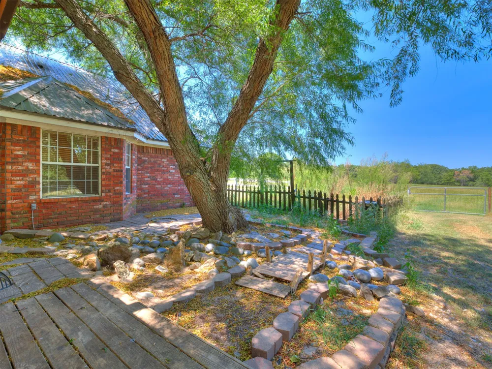 9735 E Sandy Creek Road Coleman, OK 73432
