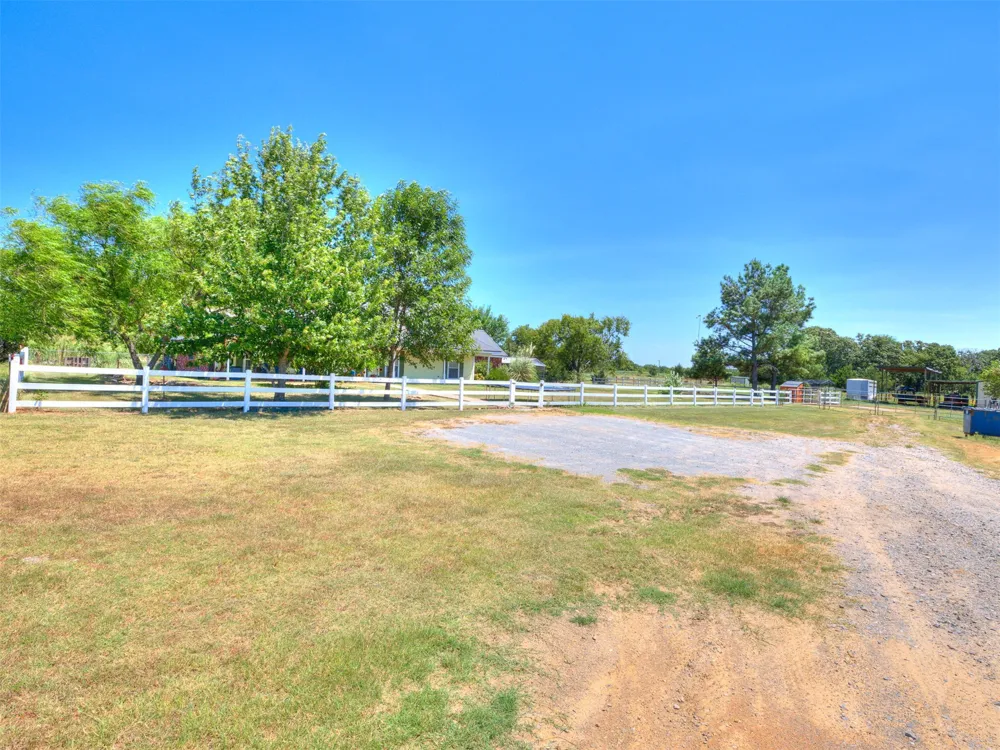 9735 E Sandy Creek Road Coleman, OK 73432