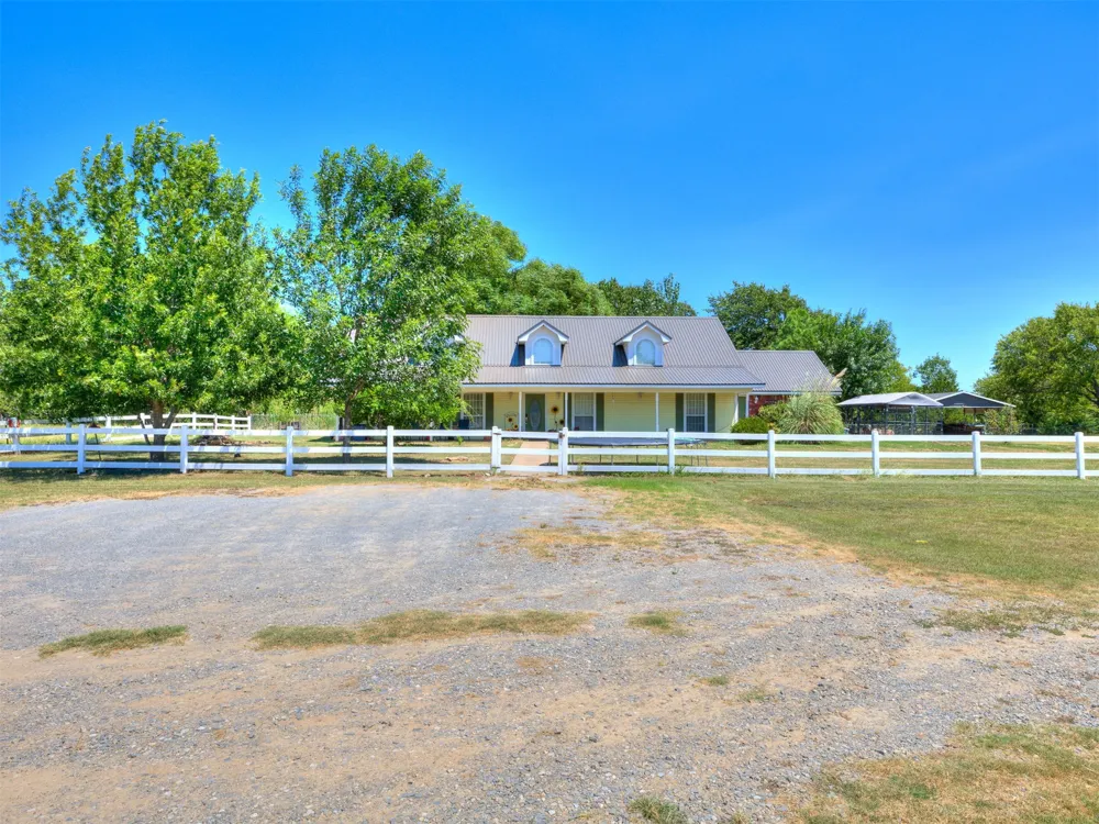 9735 E Sandy Creek Road Coleman, OK 73432