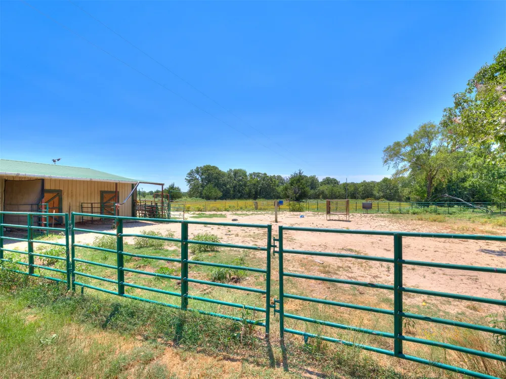 9735 E Sandy Creek Road Coleman, OK 73432