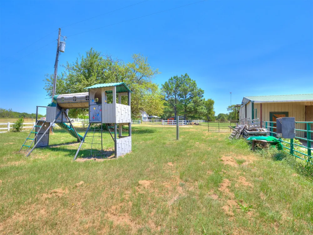 9735 E Sandy Creek Road Coleman, OK 73432