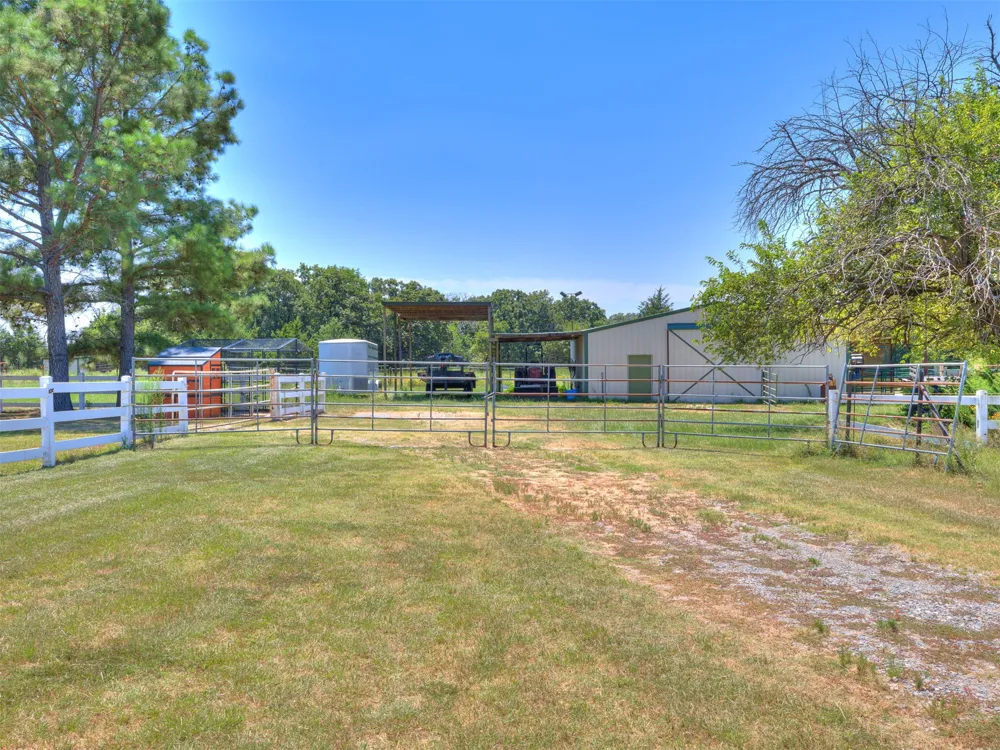 9735 E Sandy Creek Road Coleman, OK 73432