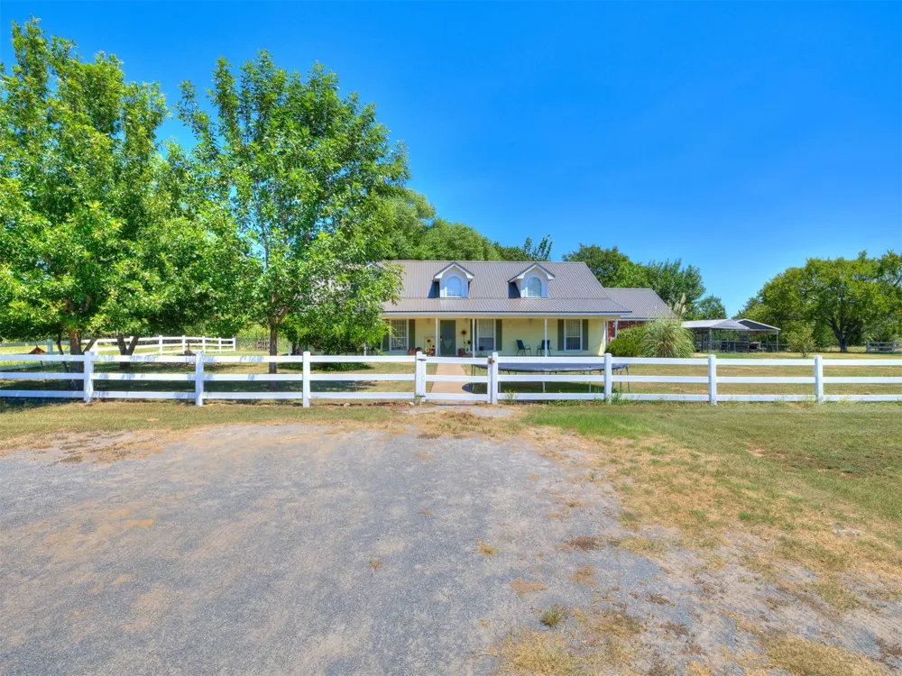 9735 E Sandy Creek Road Coleman, OK 73432