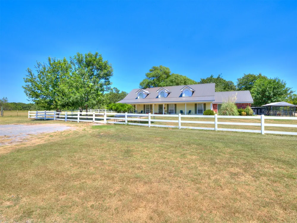 9735 E Sandy Creek Road Coleman, OK 73432