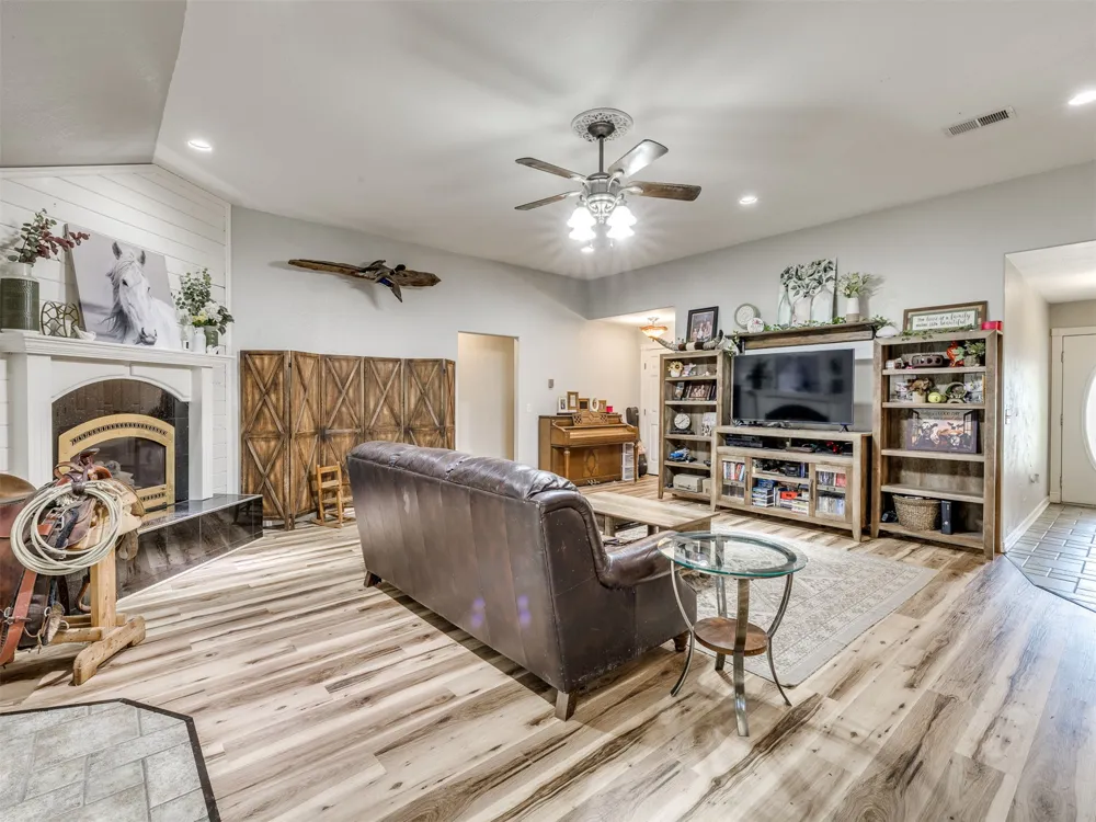 9735 E Sandy Creek Road Coleman, OK 73432