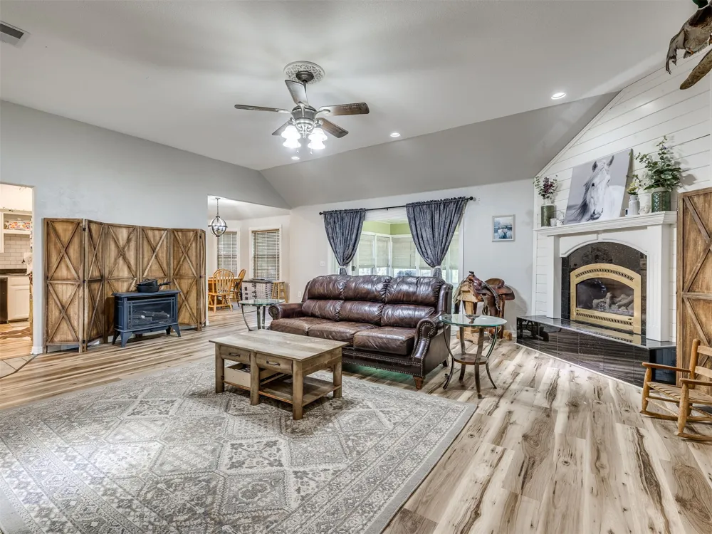 9735 E Sandy Creek Road Coleman, OK 73432